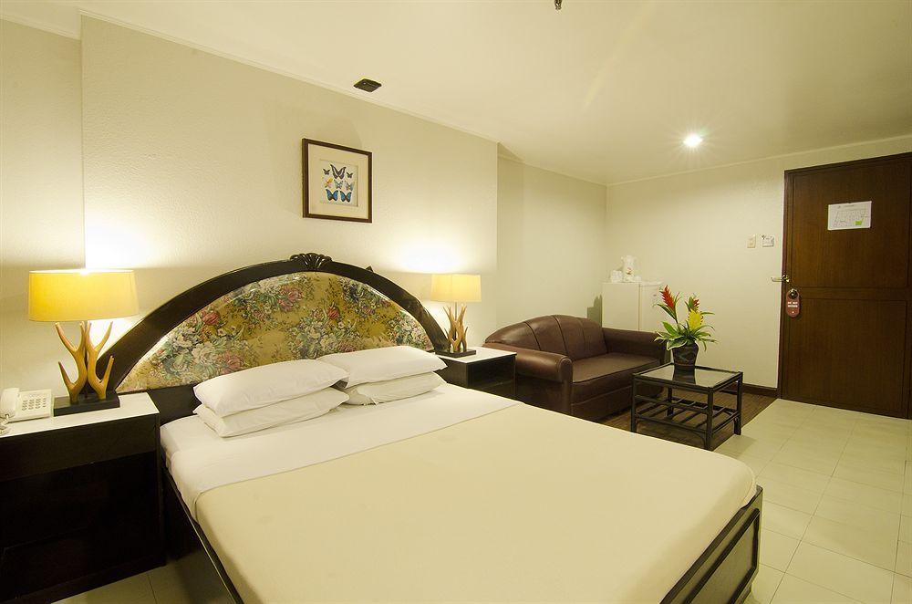 Asia Stars Hotel Tacloban Esterno foto