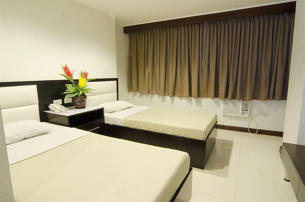 Asia Stars Hotel Tacloban Esterno foto