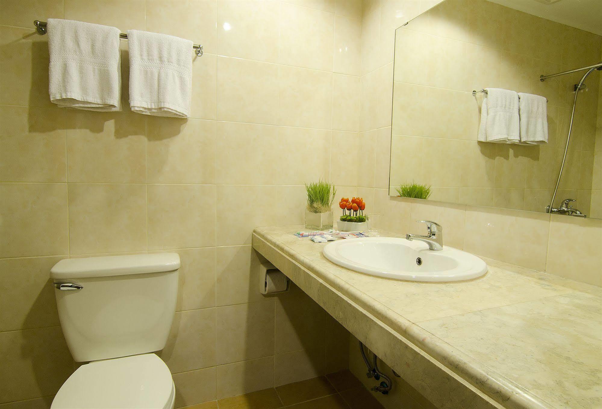 Asia Stars Hotel Tacloban Esterno foto
